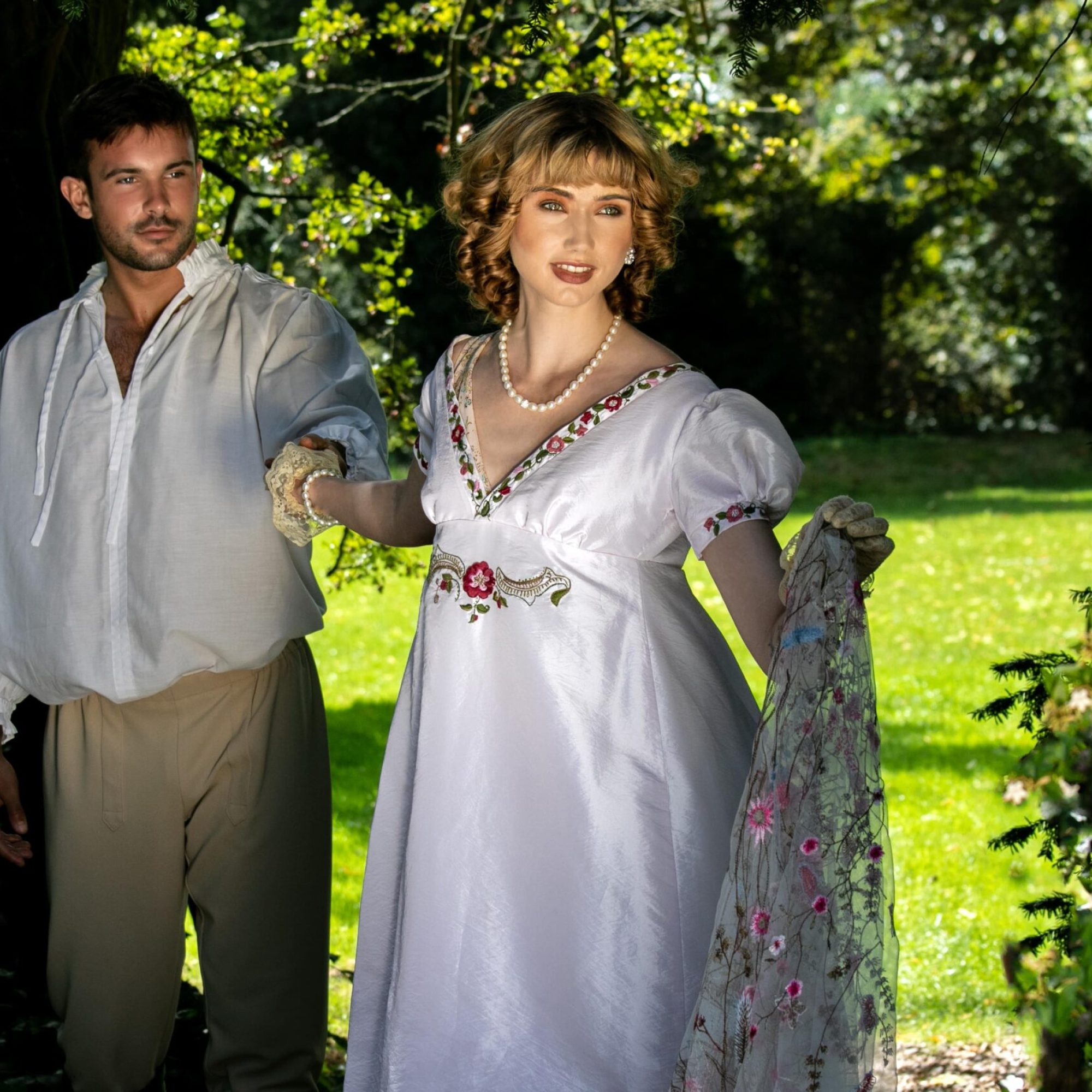 Bridgerton Couple-min