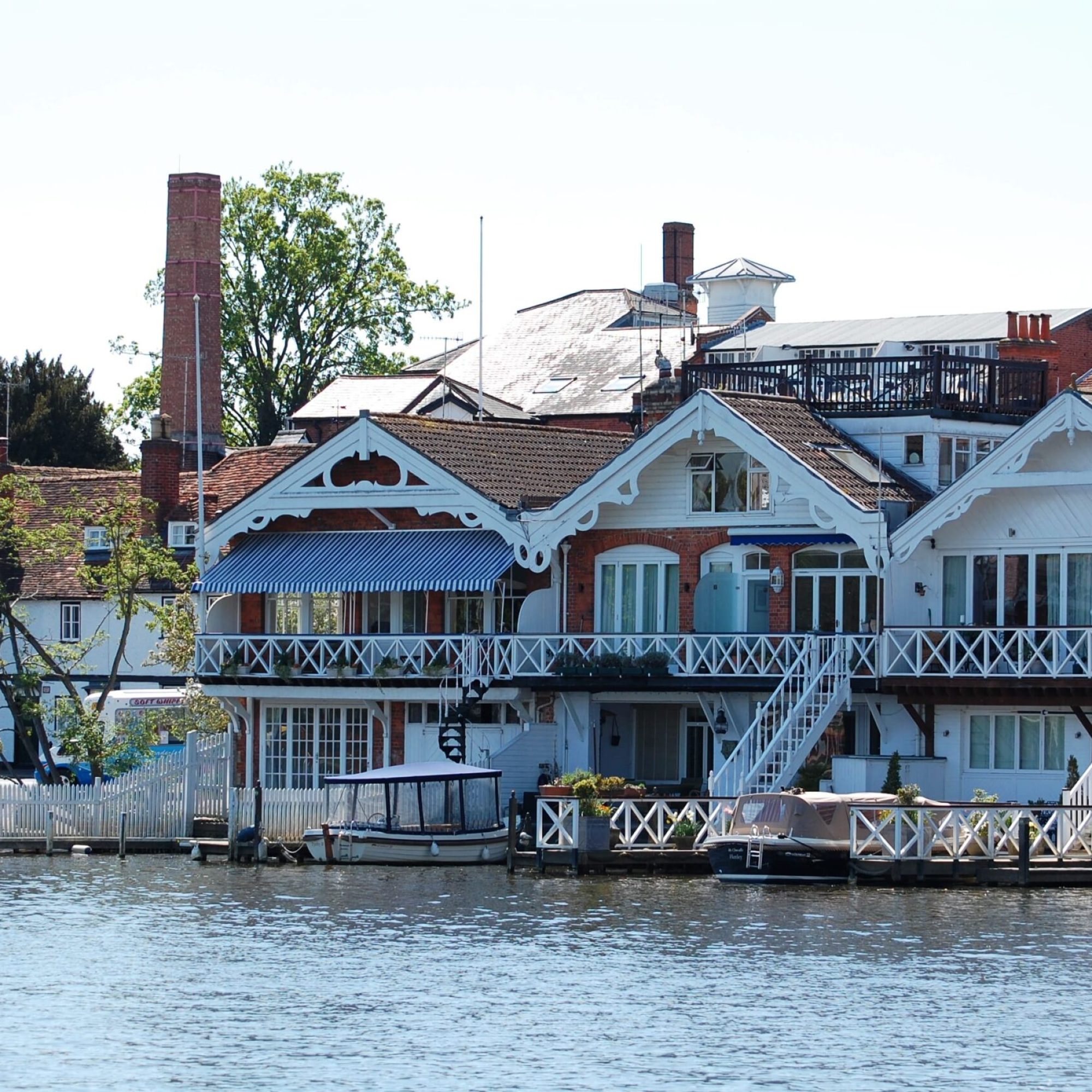 Henley-on-Thames-Boathouses2-min