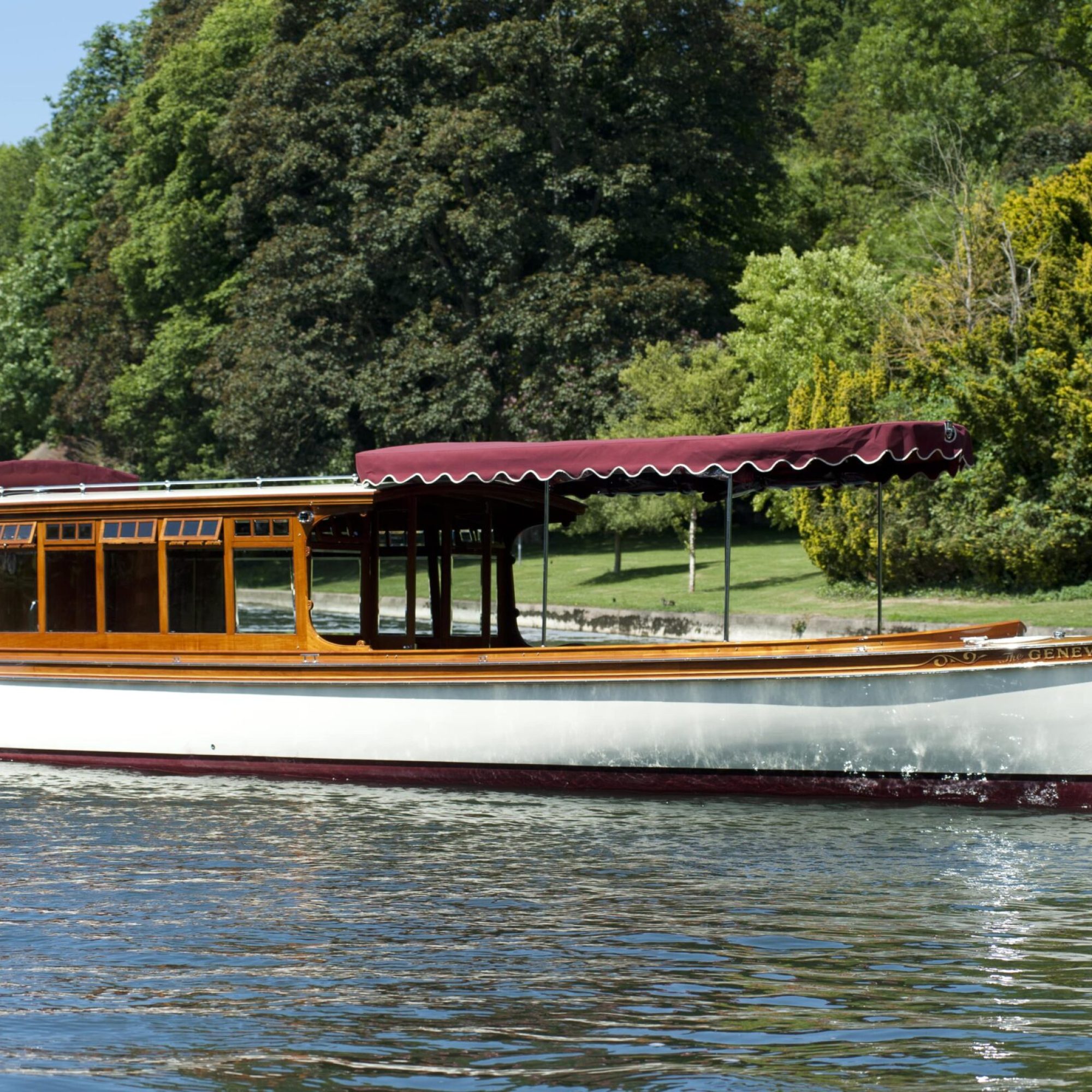 Luxury-River-Cruising-min