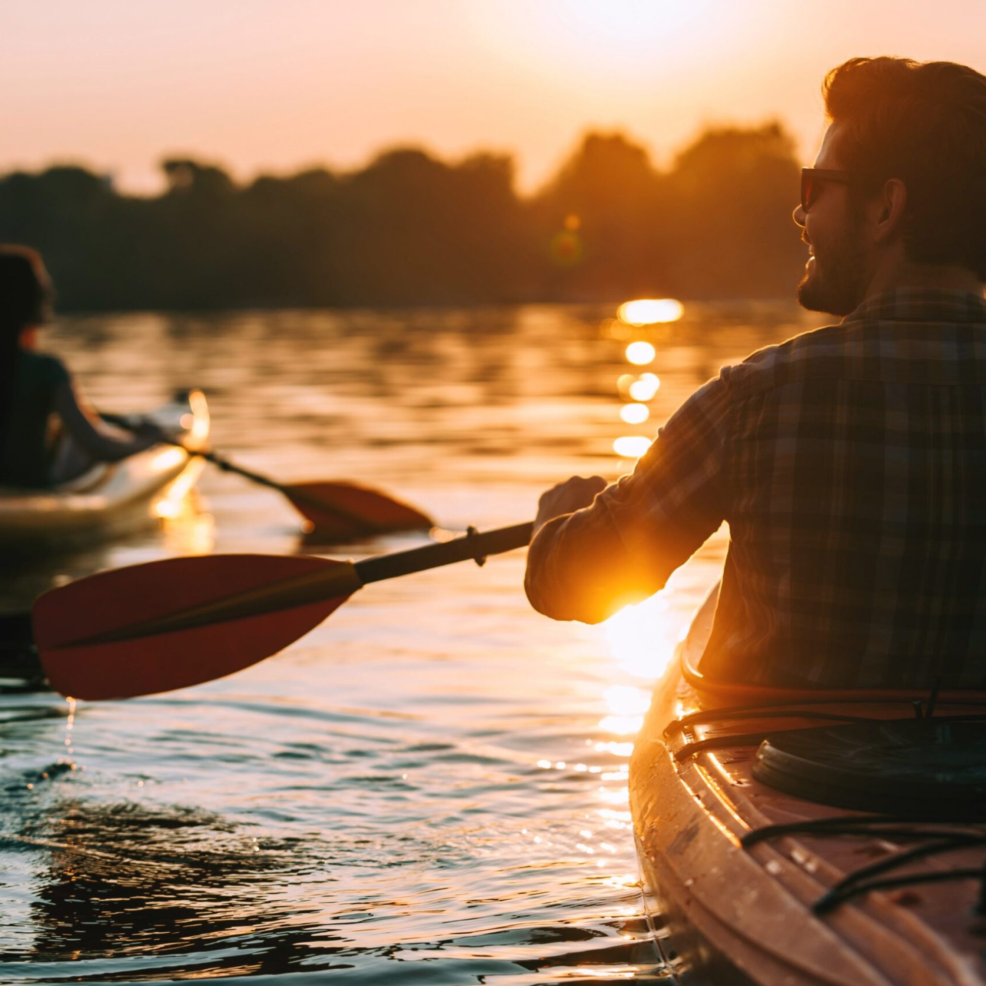 canoeing-river-couple-sunset-min