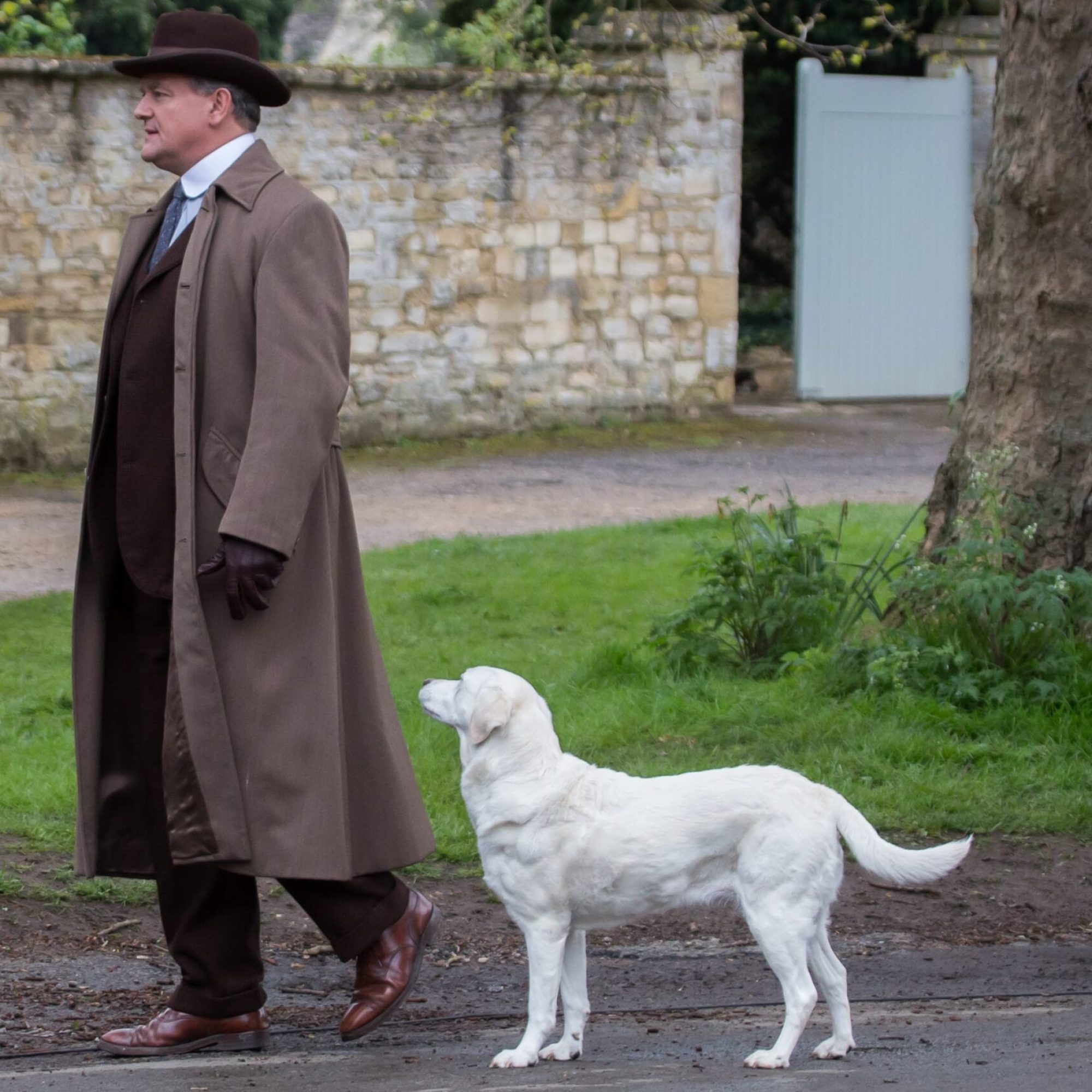 downton-abbey-gentleman-walking-dog-min