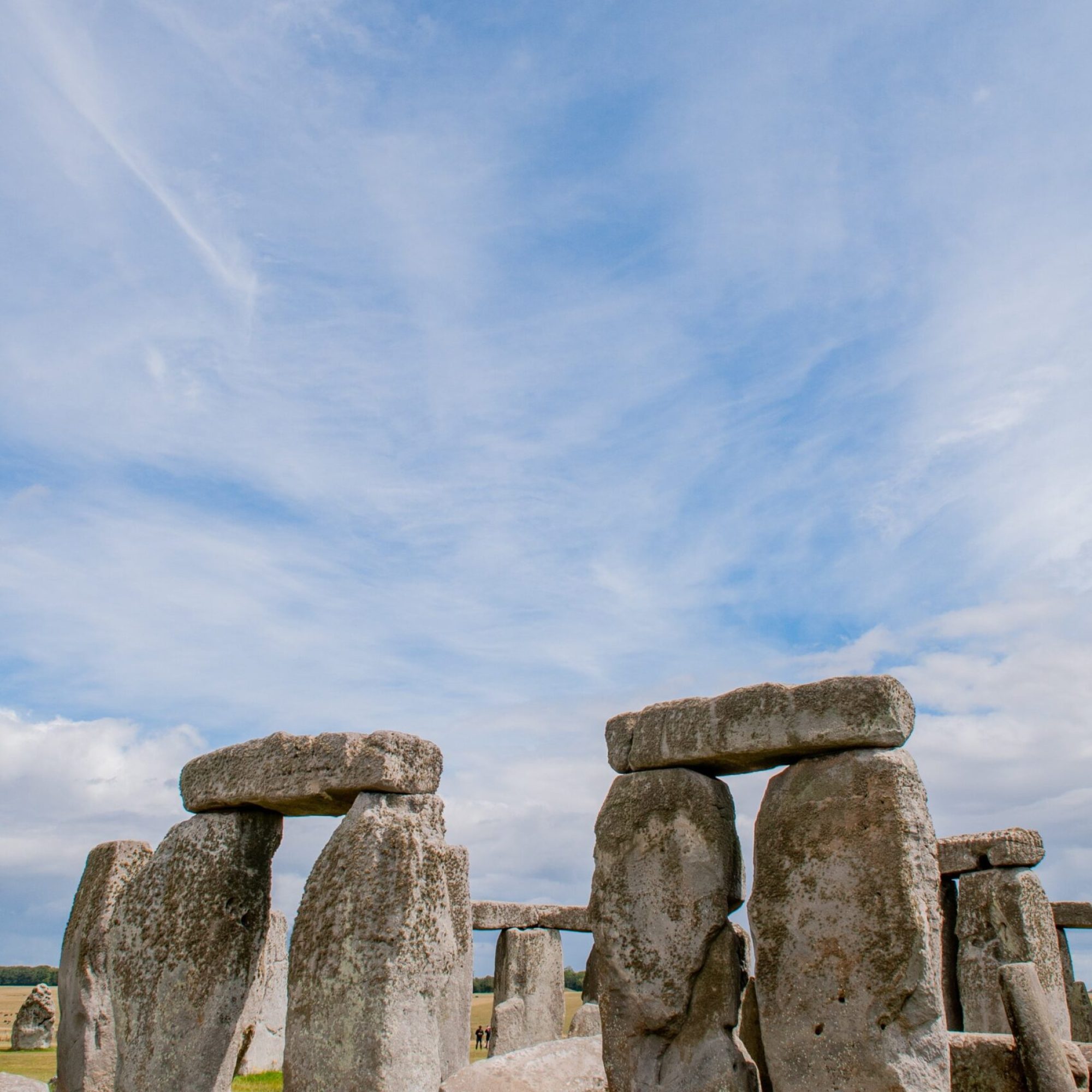 stonehenge-upclose-min