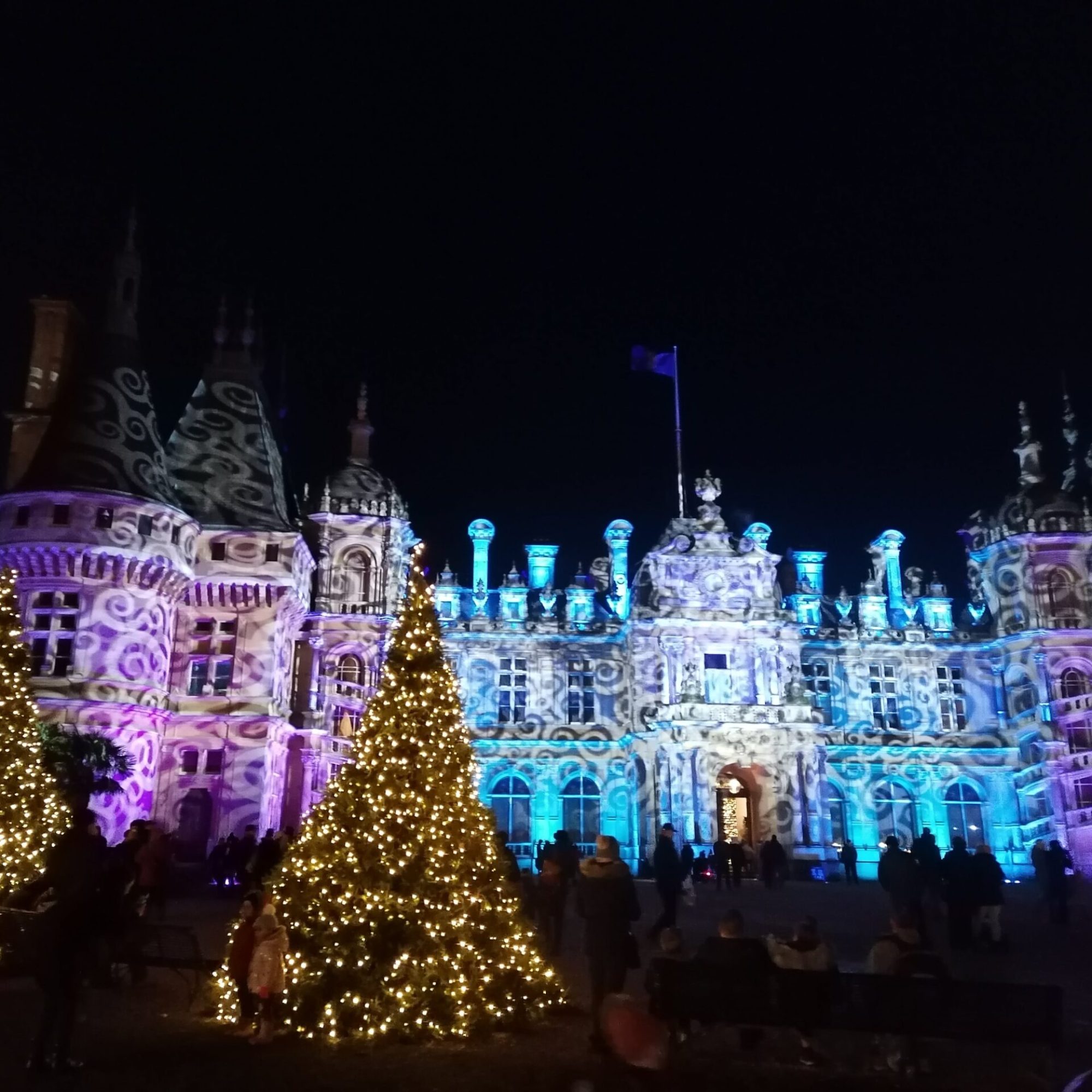waddesdon-manor-lights-min